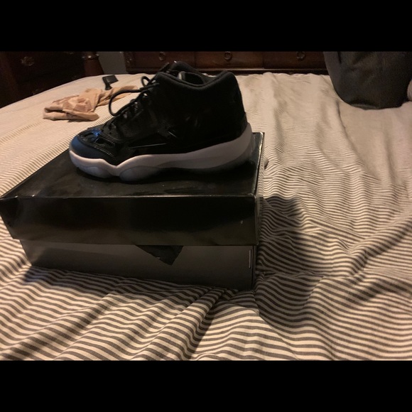 Athletic_Shoes